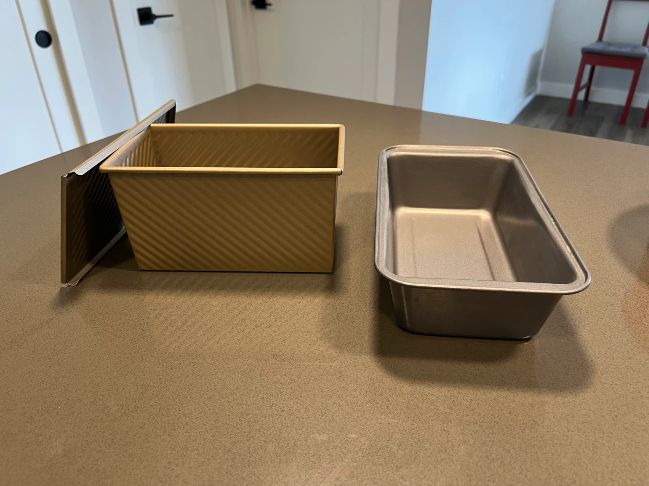 Sett of 2 Loaf Pans, one with lid