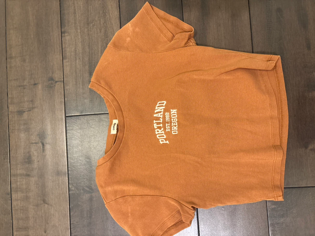 Garage Cropped T-Shirt - Portland Oregon