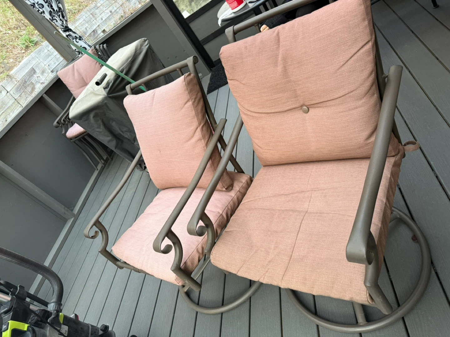 Outdoor Patio/Deck Chairs w cushions & table