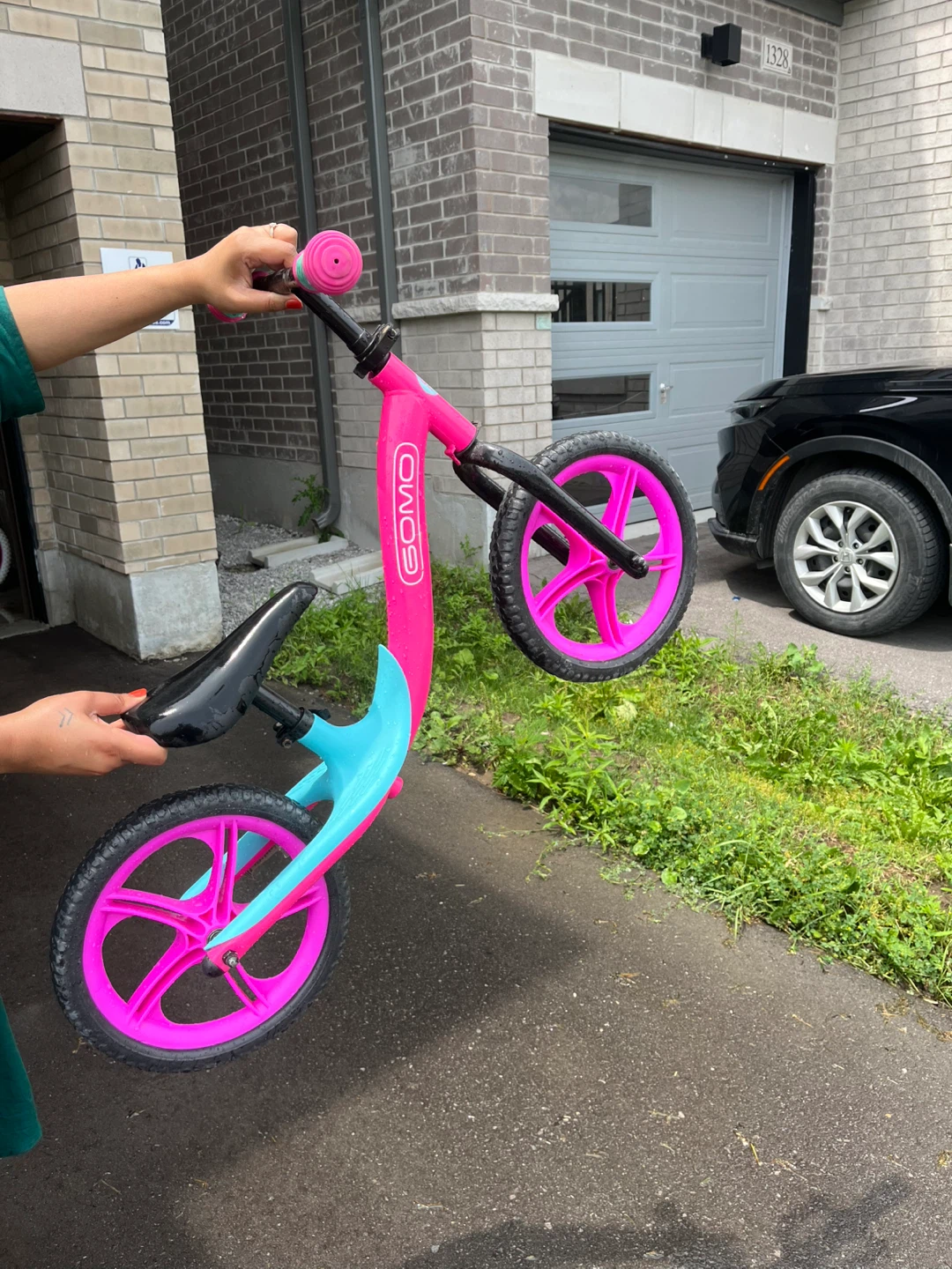 GOMO Kids Balance Bike – Pink & Teal – Great Condition - photo 2