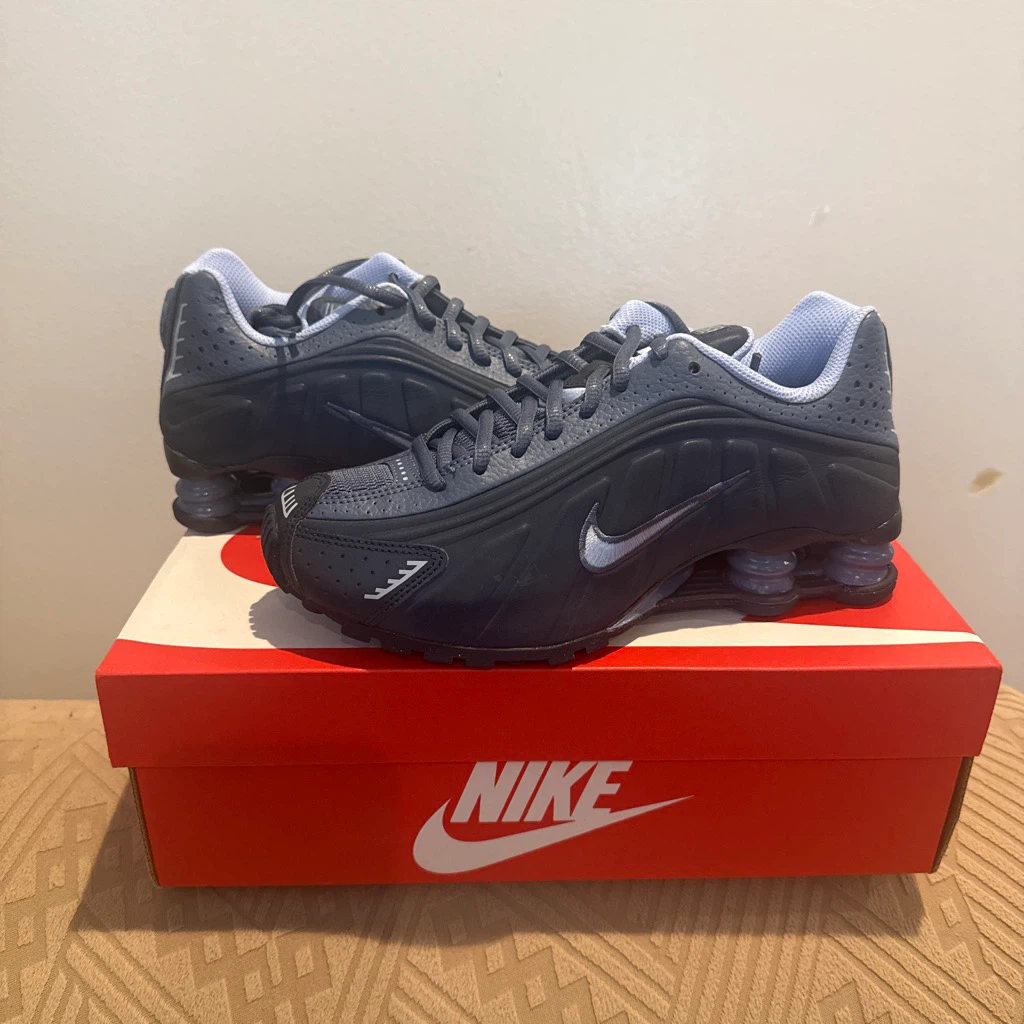Nike Shox R4 Men's Athletic Shoes
