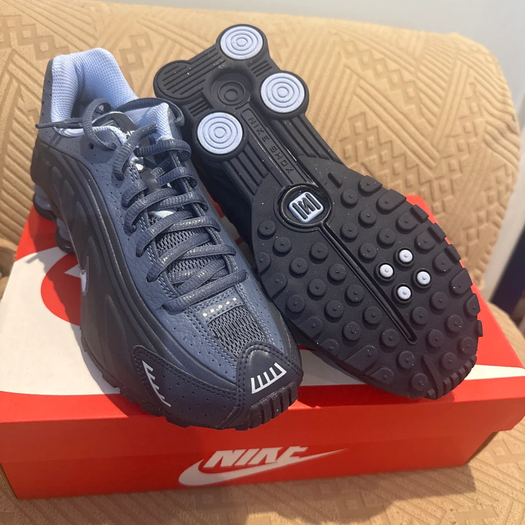 Nike Shox R4 Men's Athletic Shoes - photo 3