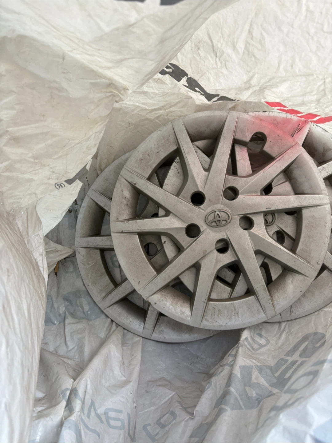 Prius V - Toyota brand mats (front, rear, cargo) and hubcaps - photo 4