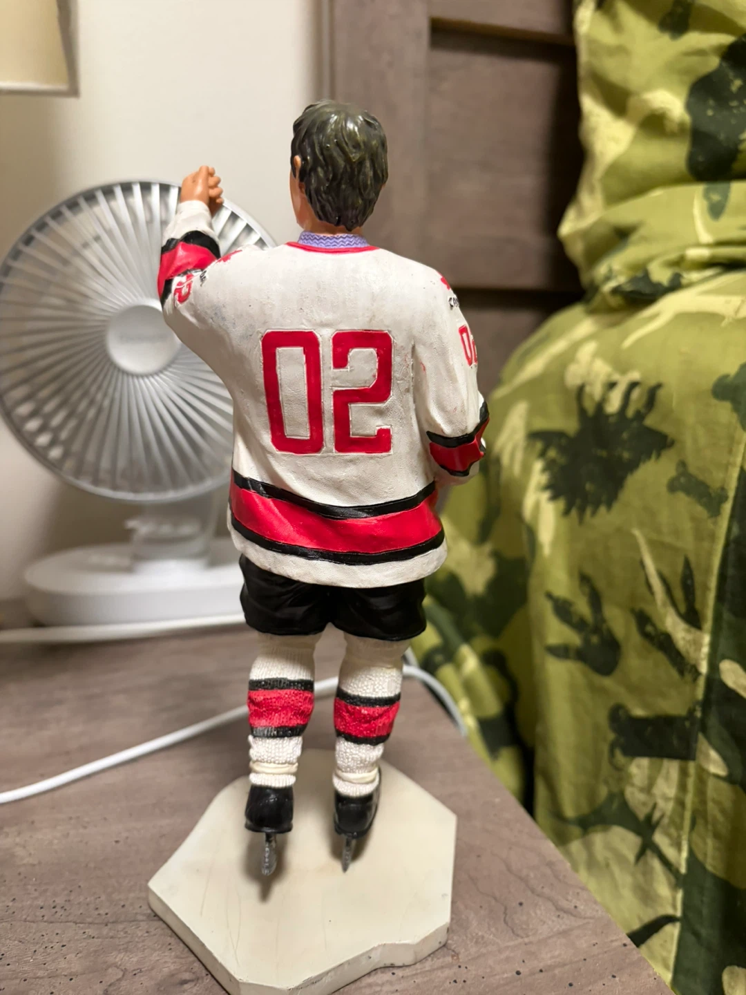 Canada Hockey Player Figurine - Number 02 - photo 2