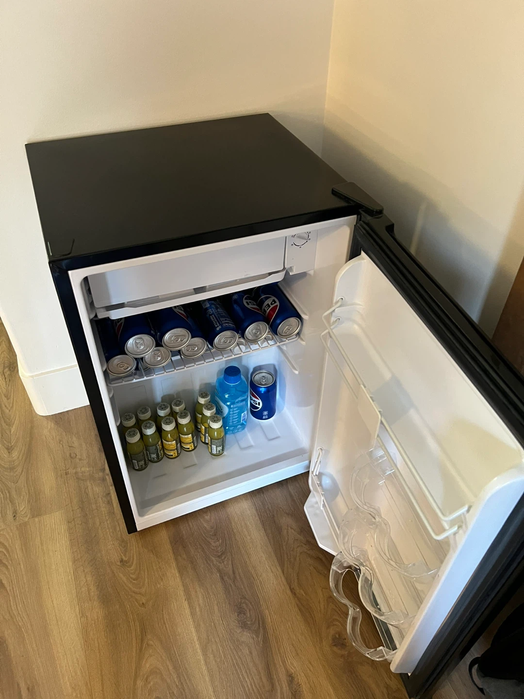 Hamilton Beach Compact Refrigerator - photo 2
