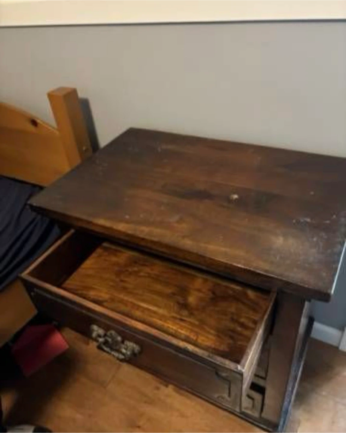 Solid Wood 3-Drawer Nightstand / End Table - photo 2