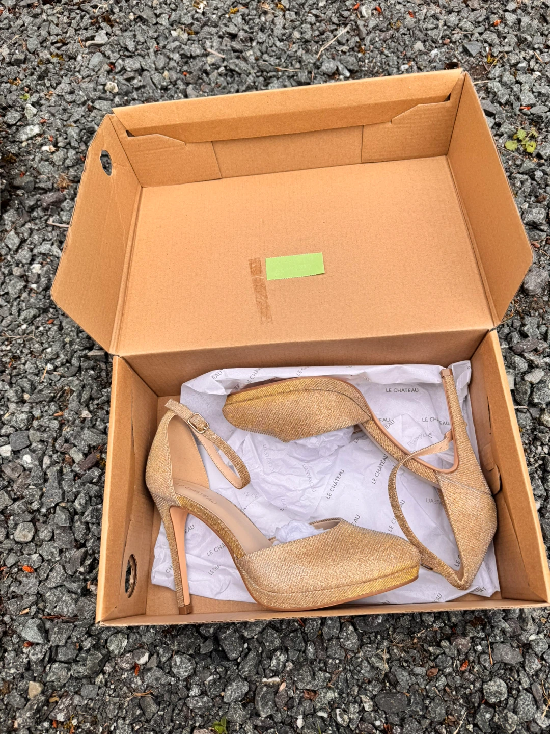 LE CHÂTEAU Gold Glitter Heels - photo 2