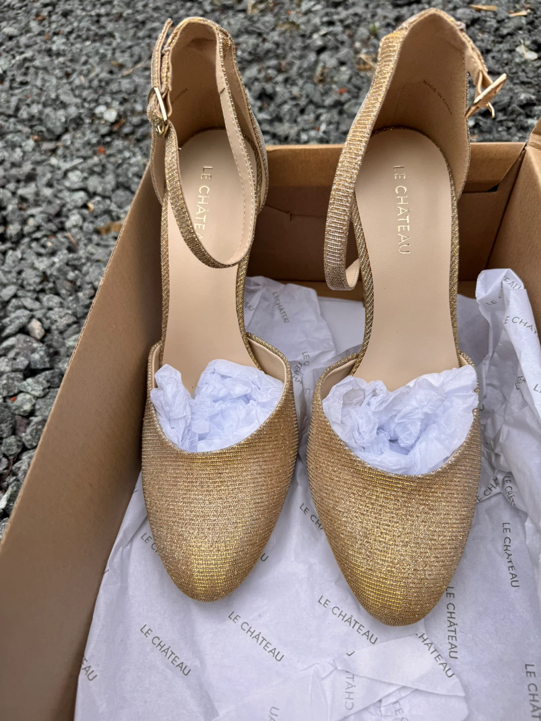 LE CHÂTEAU Gold Glitter Heels - photo 4