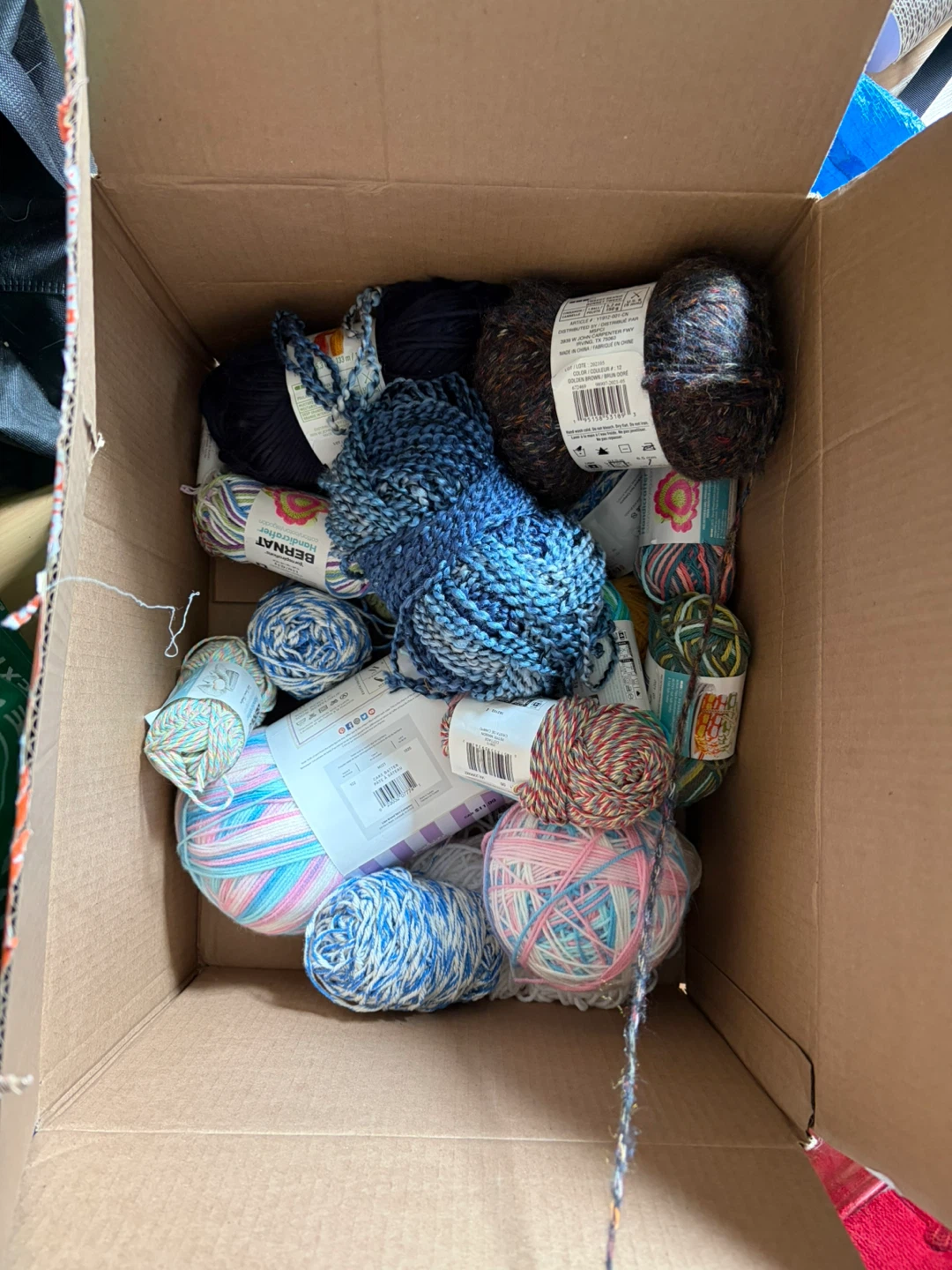 Curb alert- FREE YARN