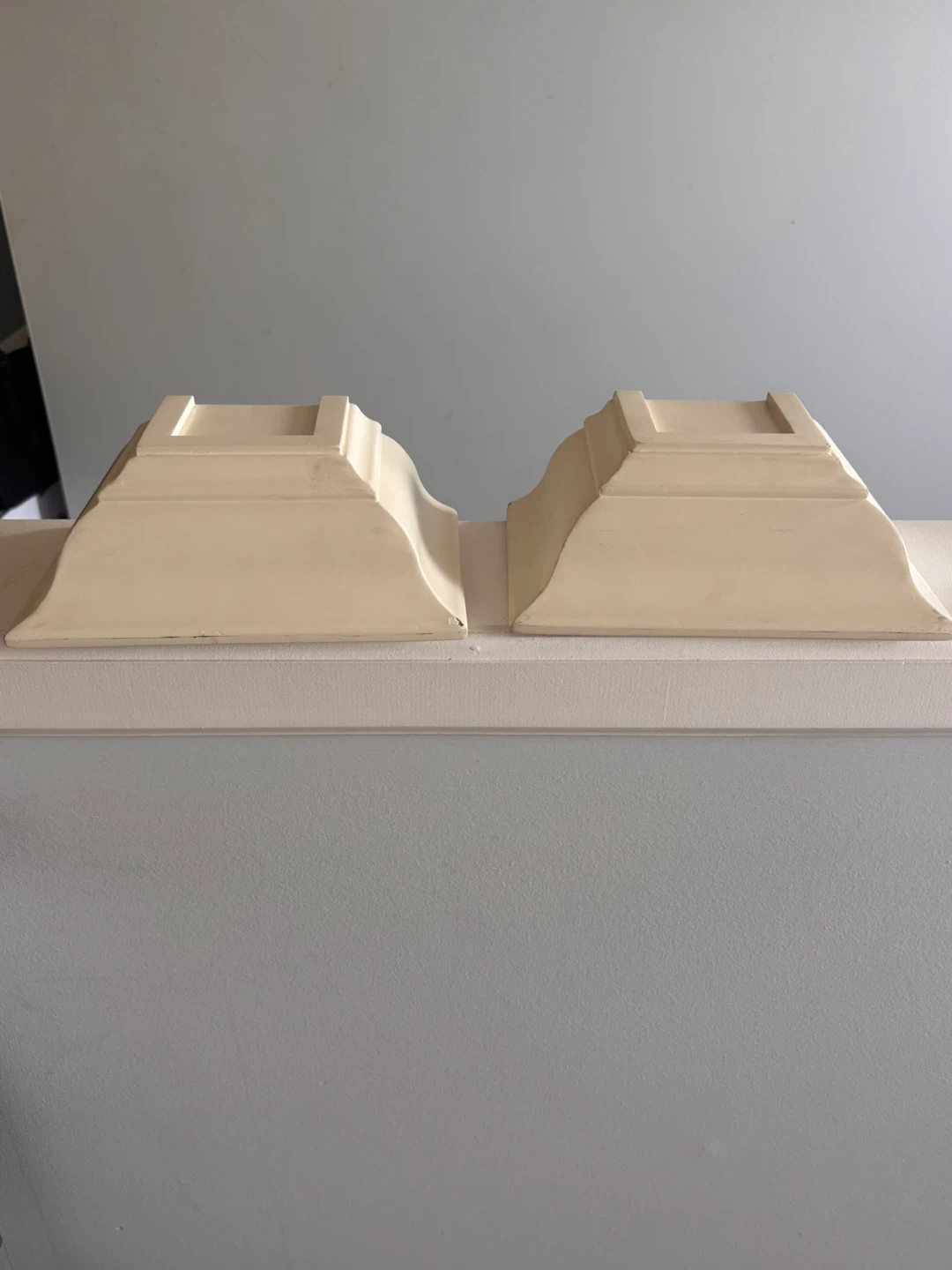 Pair of decorative corbels