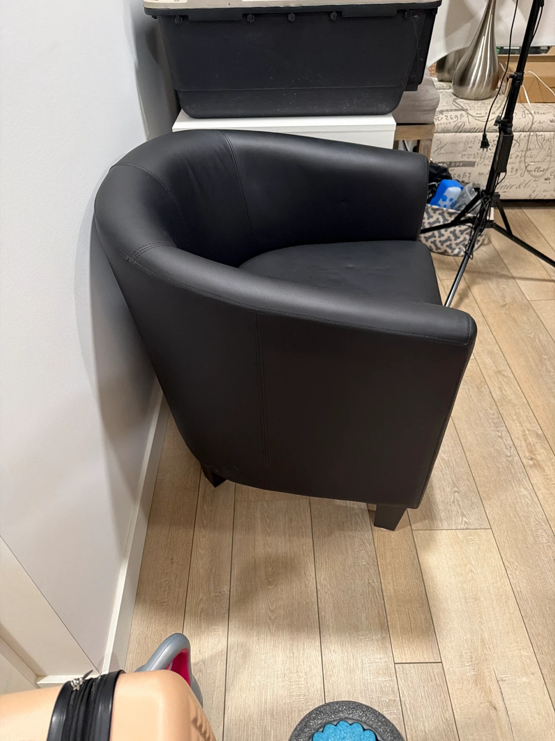 Black Faux Leather Tub Chair - photo 2