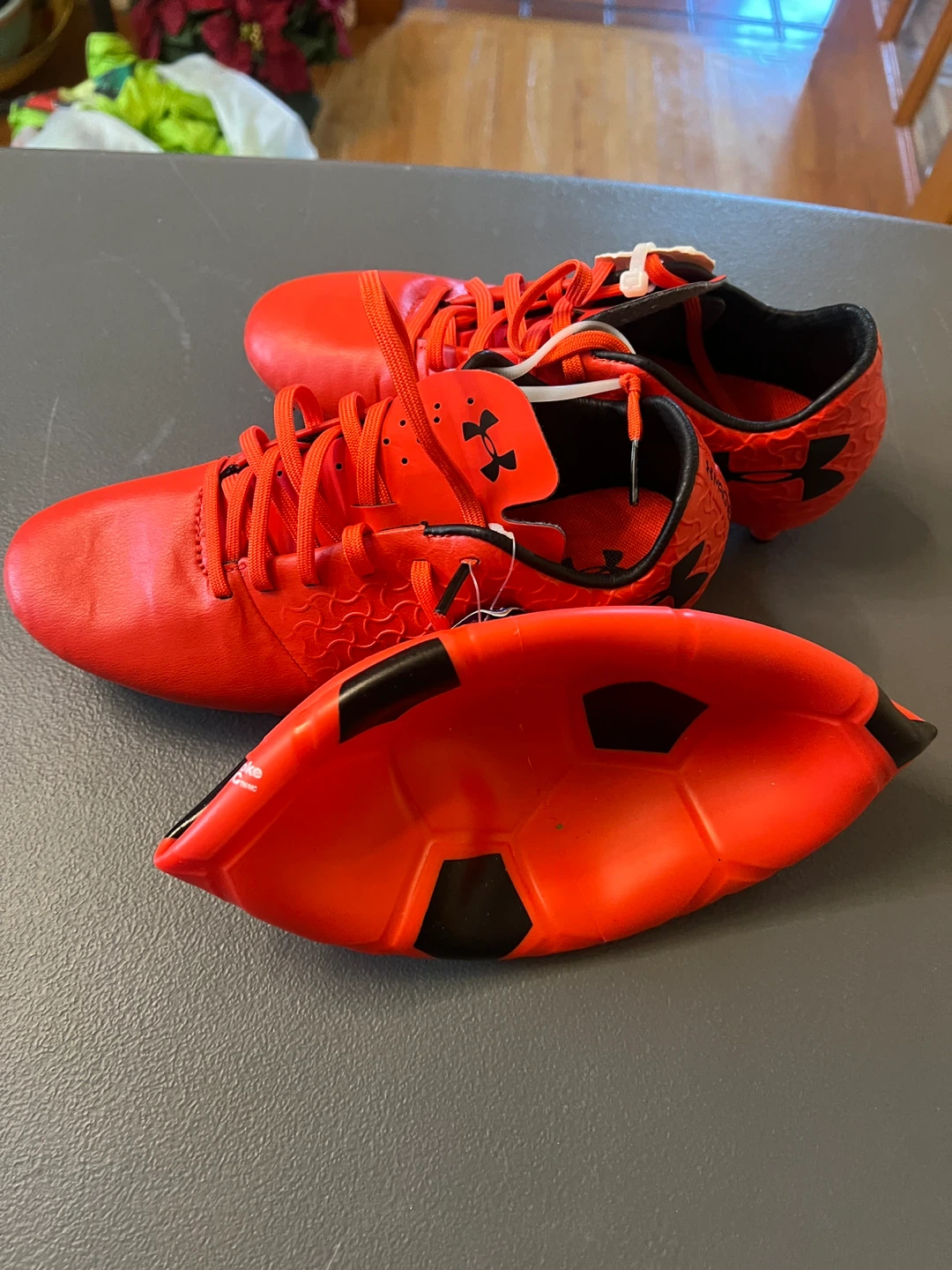 Under Armour Red Soccer Cleats Size 4.5Y
