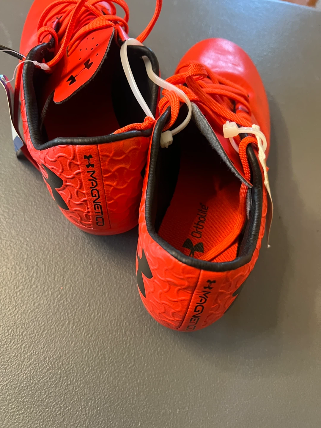 Under Armour Red Soccer Cleats Size 4.5Y - photo 2