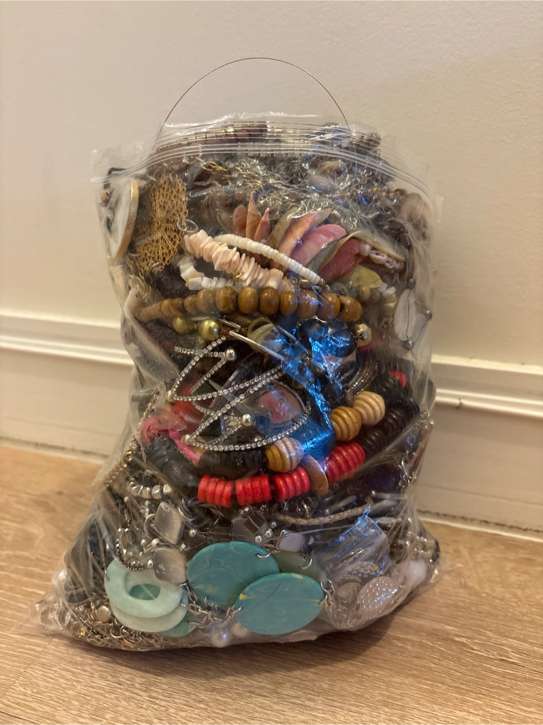 Bag of Assorted Costume Jewellery - photo 2