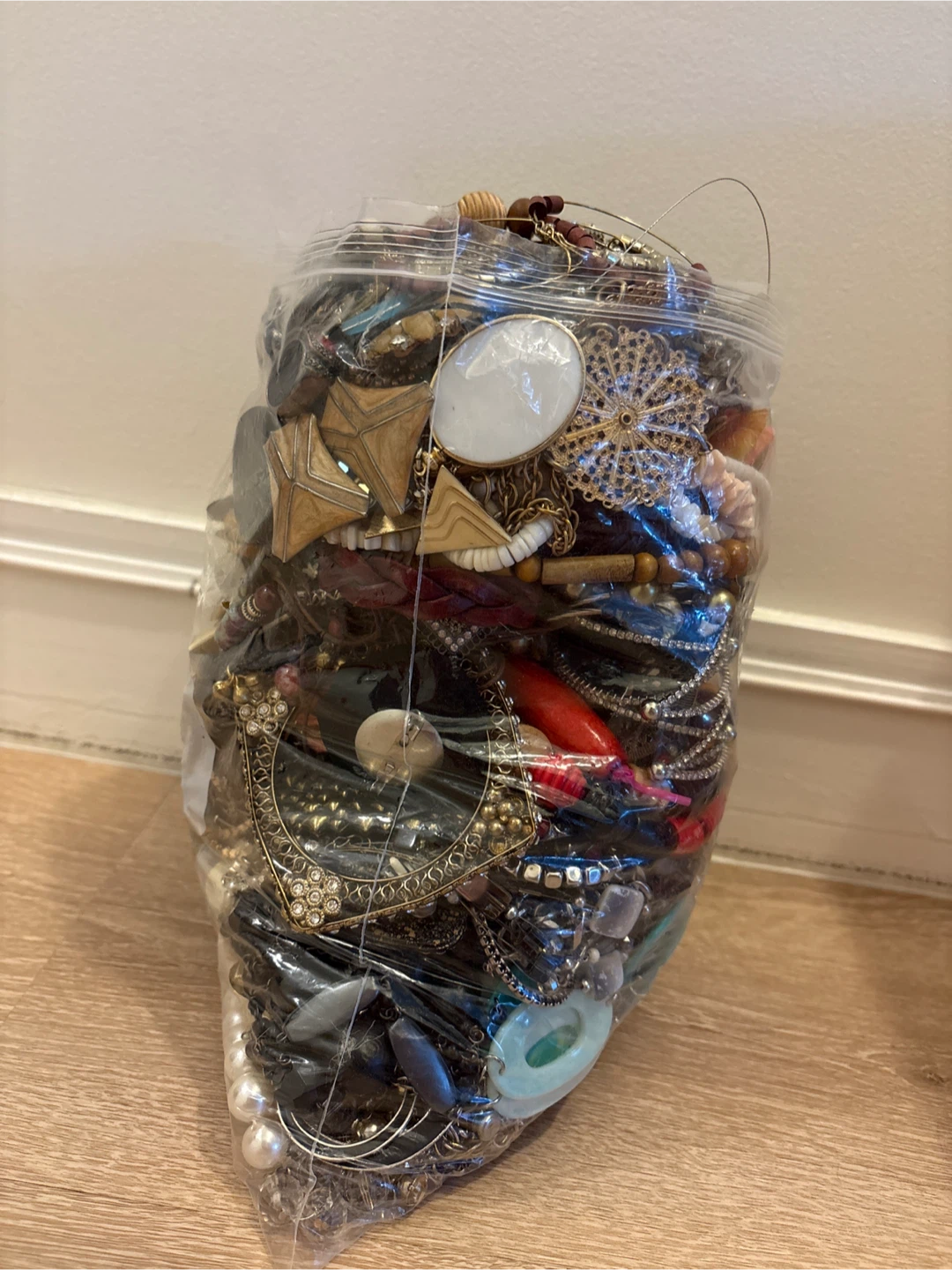 Bag of Assorted Costume Jewellery - photo 3
