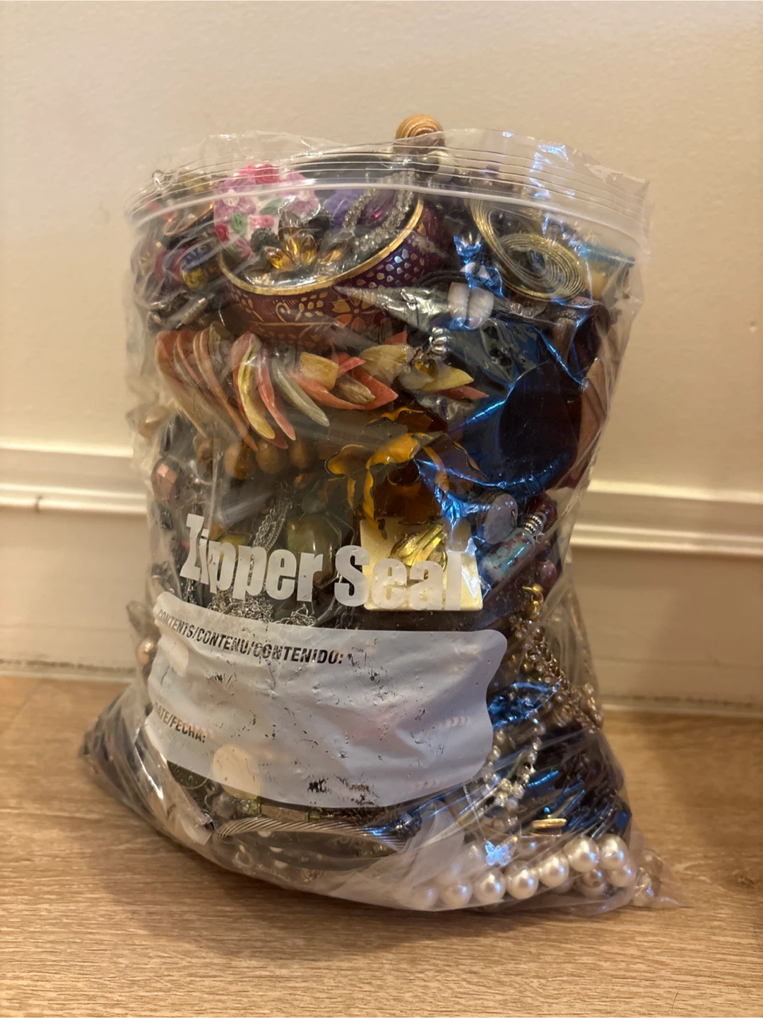 Bag of Assorted Costume Jewellery - photo 4