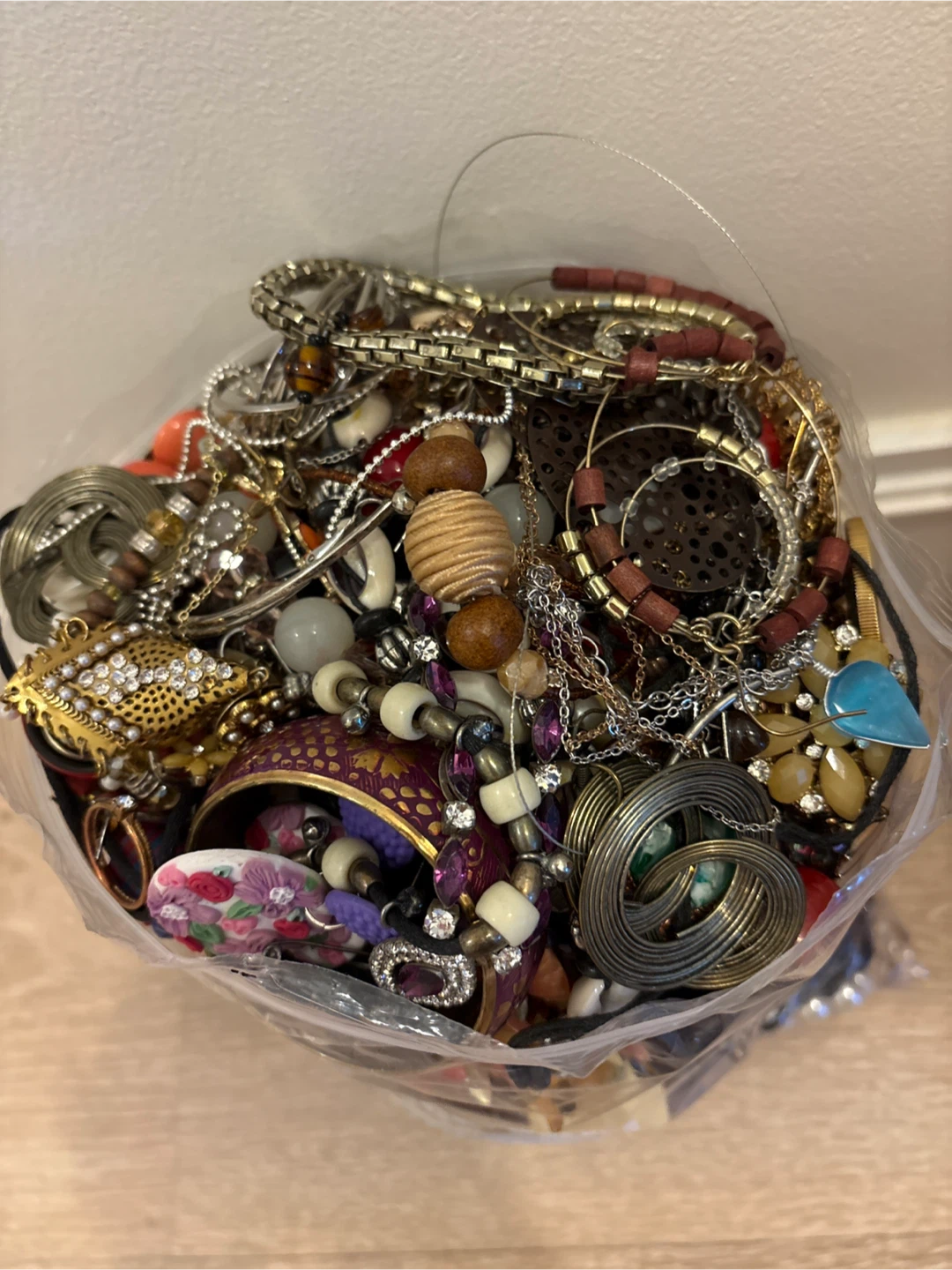 Bag of Assorted Costume Jewellery - photo 5
