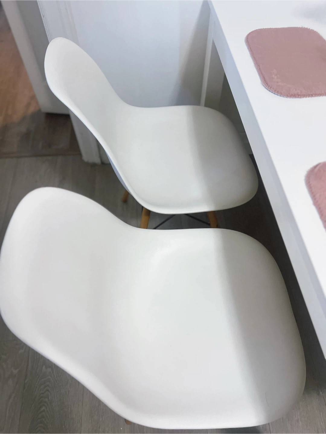 IKEA Extendable Dining Table and 4 Chairs,delivery for a fee - photo 5