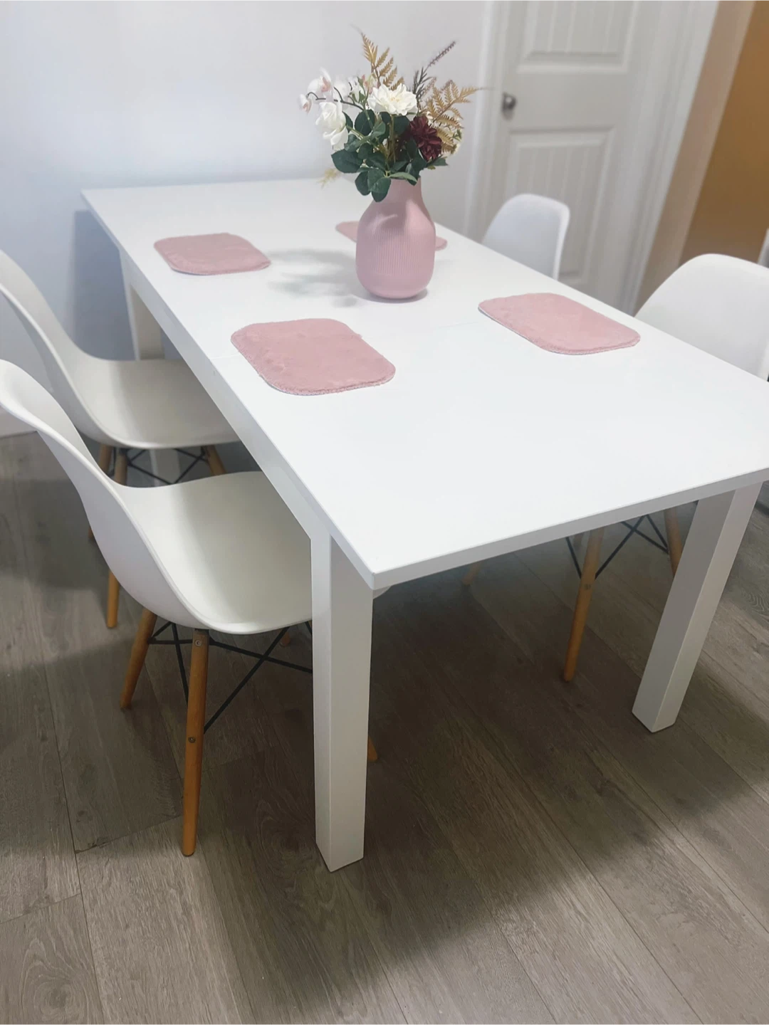 IKEA Extendable Dining Table and 4 Chairs,delivery for a fee - photo 3