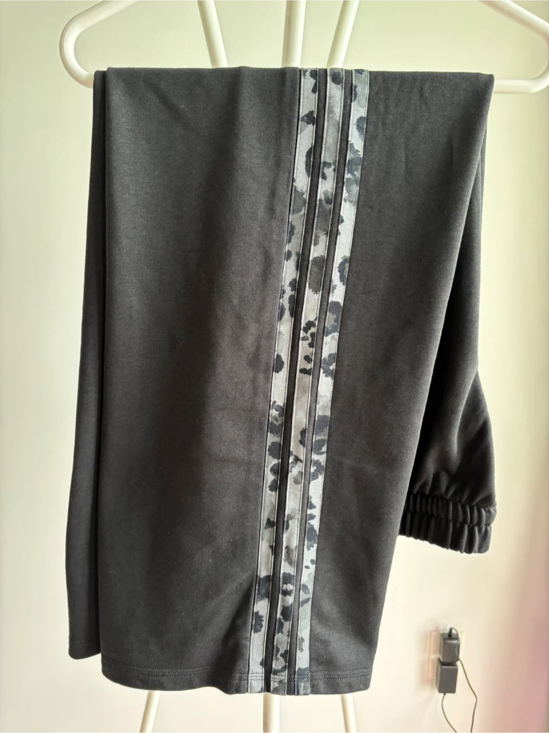 Adidas women wide leg Track Pants Size S - photo 3