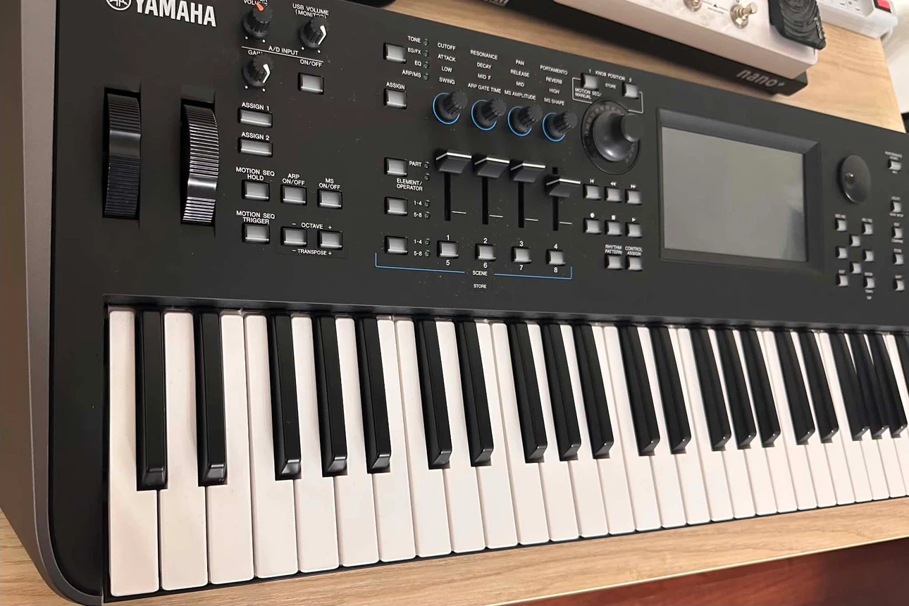 Yamaha MODX6 Synthesizer Keyboard - photo 2