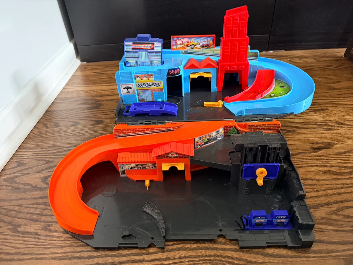 Hot Wheels Ultra Hots Stunt Garage Playset - photo 2