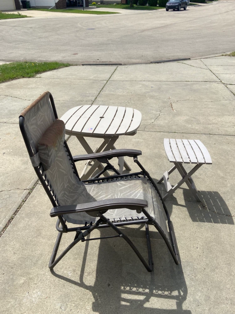 Patio chairs and table - photo 5