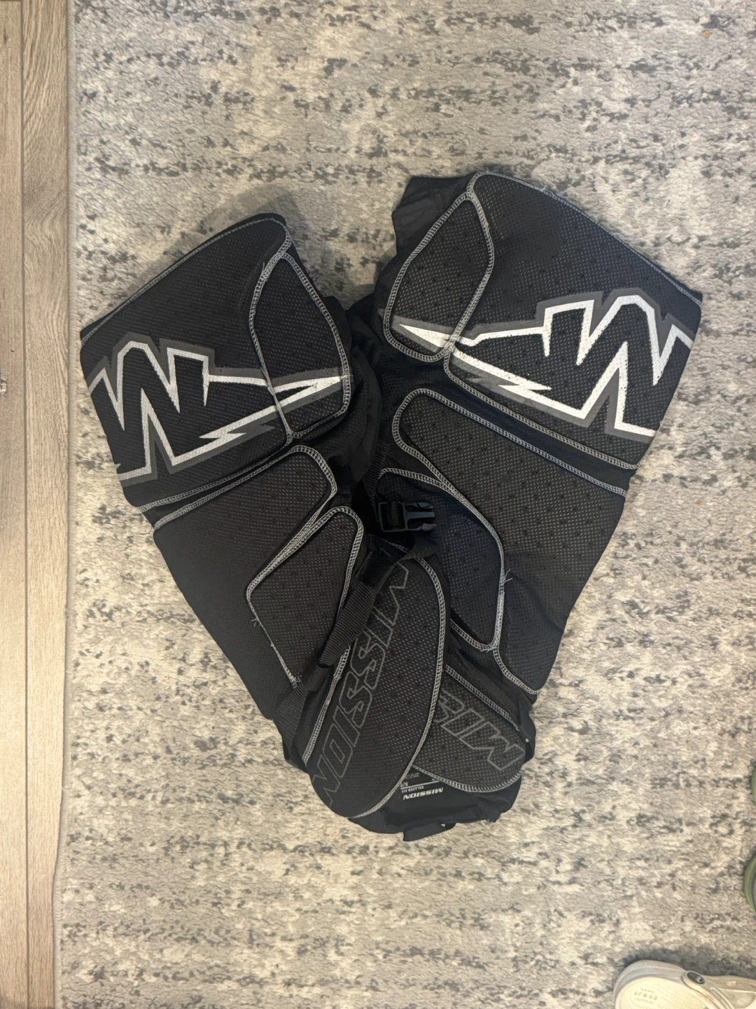 Adult Roller Hockey Gear Set - Bauer Size 9 Skates & Mission - photo 4