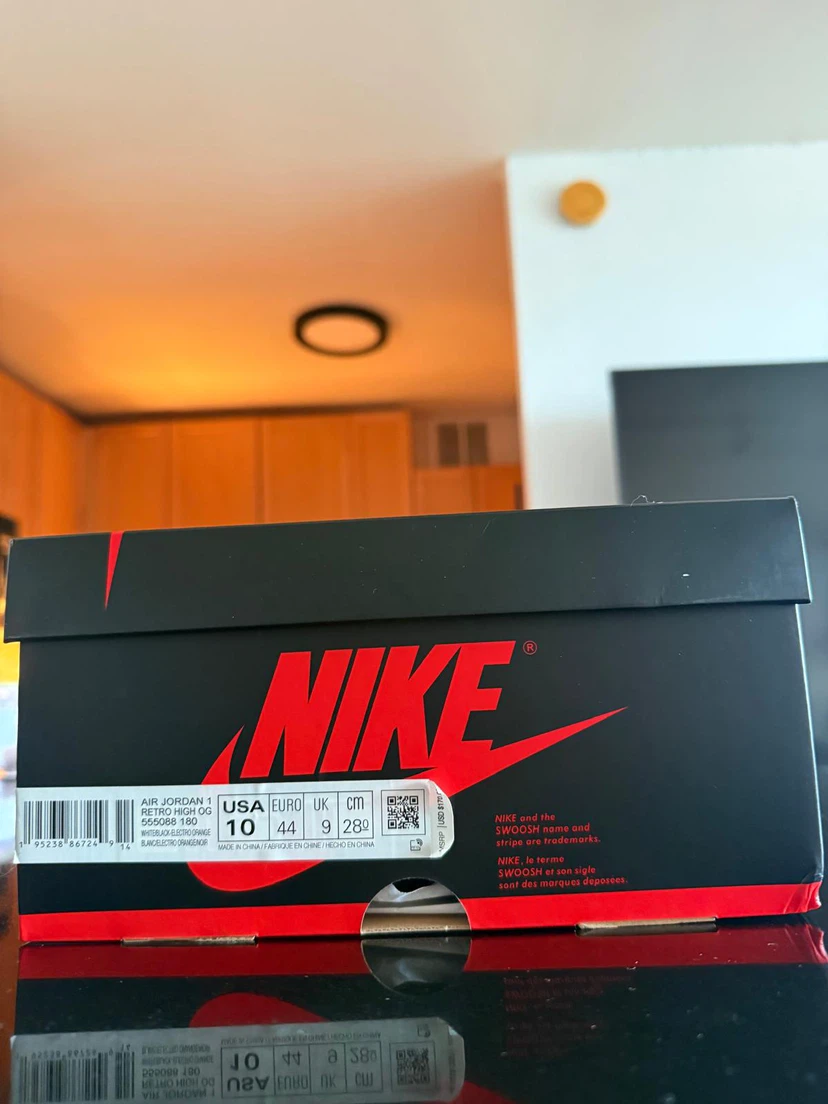 Nike Air Jordan 1 Retro High OG - photo 2