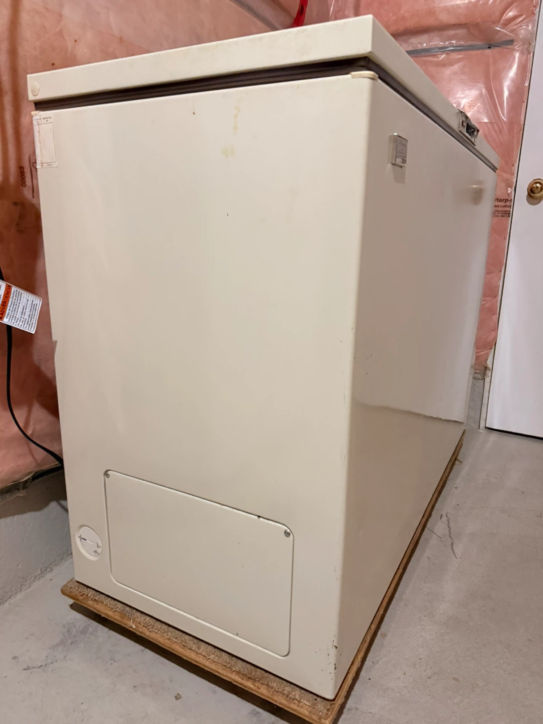 White Chest Freezer - photo 2