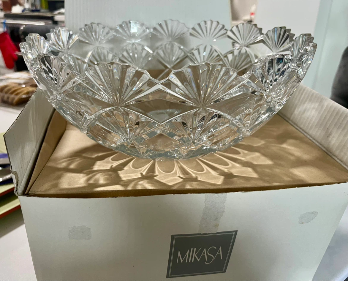 ✨ Beautiful Mikasa Crystal Cut Glass Bowl – Elegant & Timeless ✨
