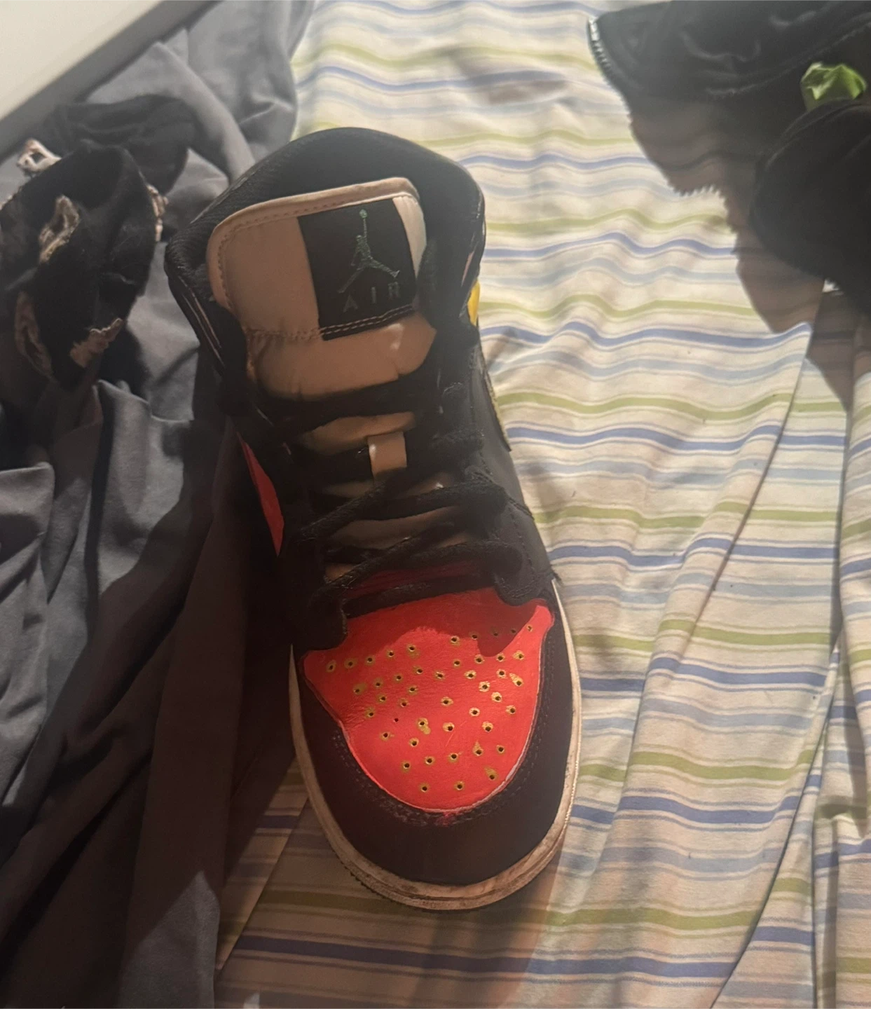 Air Jordan 1 Mid Sneakers - photo 4