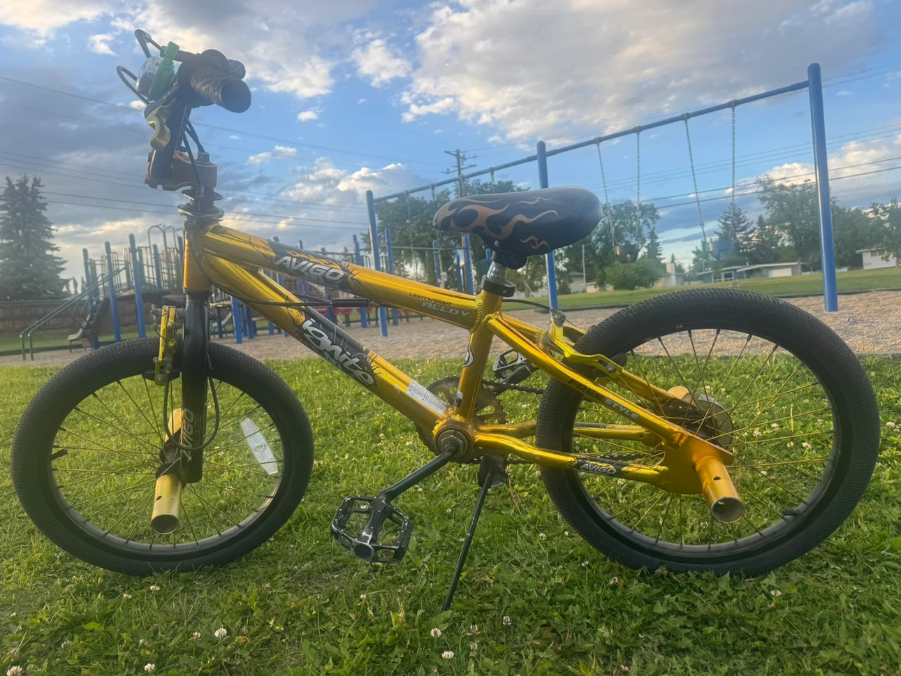 Gold Avigo "Ignite" BMX Bike