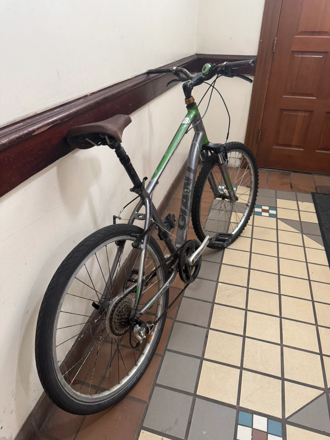 Giant 8 speed mountain bike - photo 4