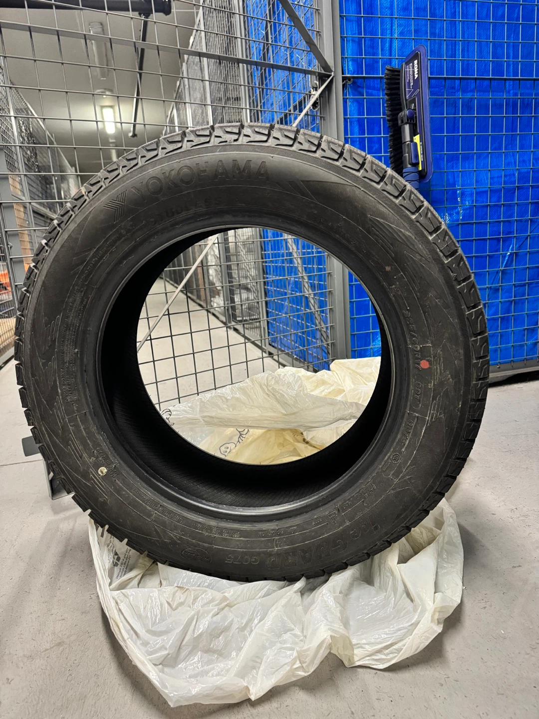 225/60R17 Yokohama IceGuard G075 Winter Tires – Set of 4