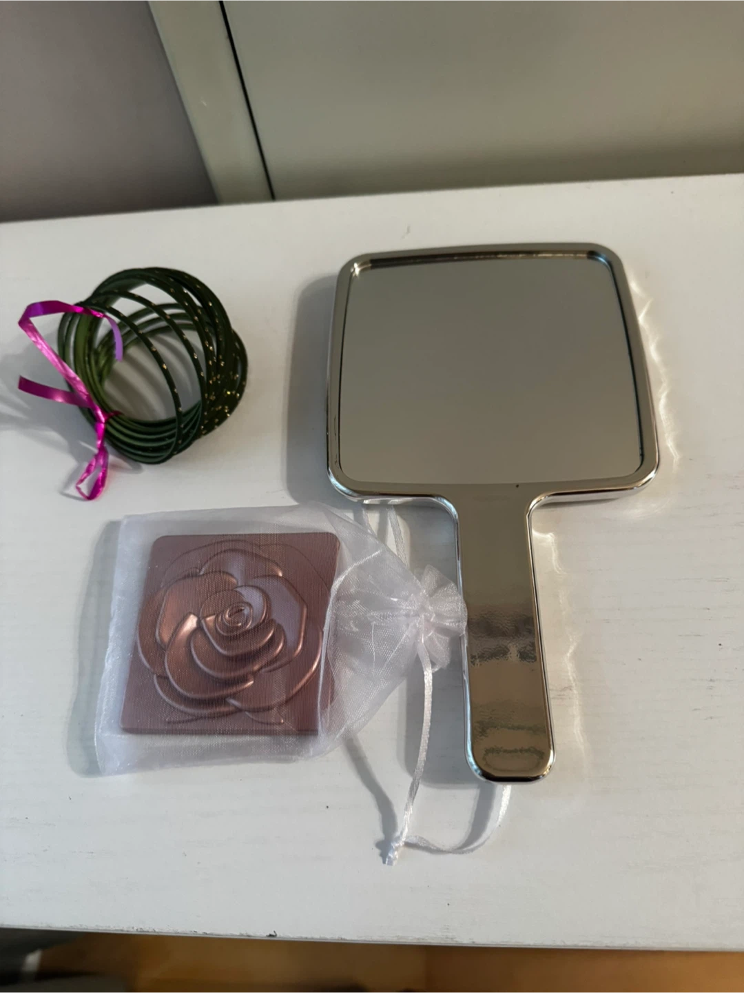 NAOMY'S VANITY Hand Mirror & Rose Compact Set - photo 2