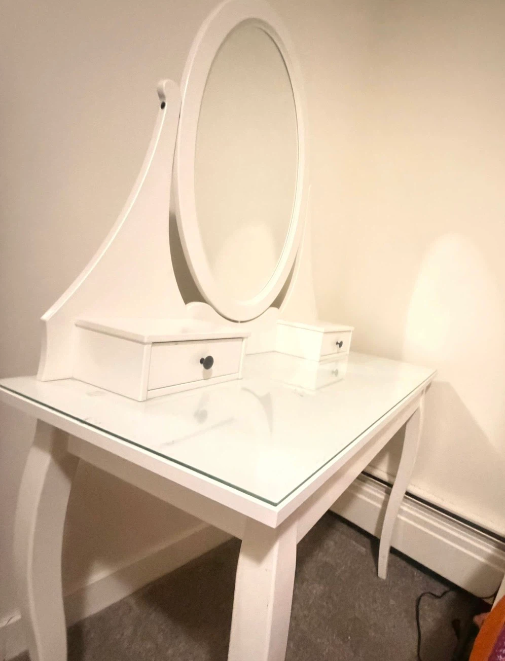 White Vanity Table with Mirror and Drawers - photo 2