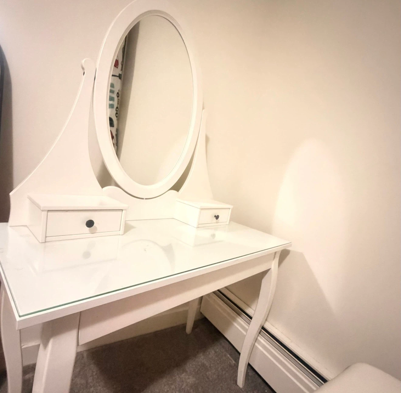 White Vanity Table with Mirror and Drawers - photo 3
