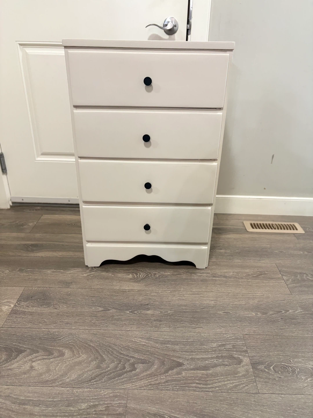 4-Drawer Chest/night stand