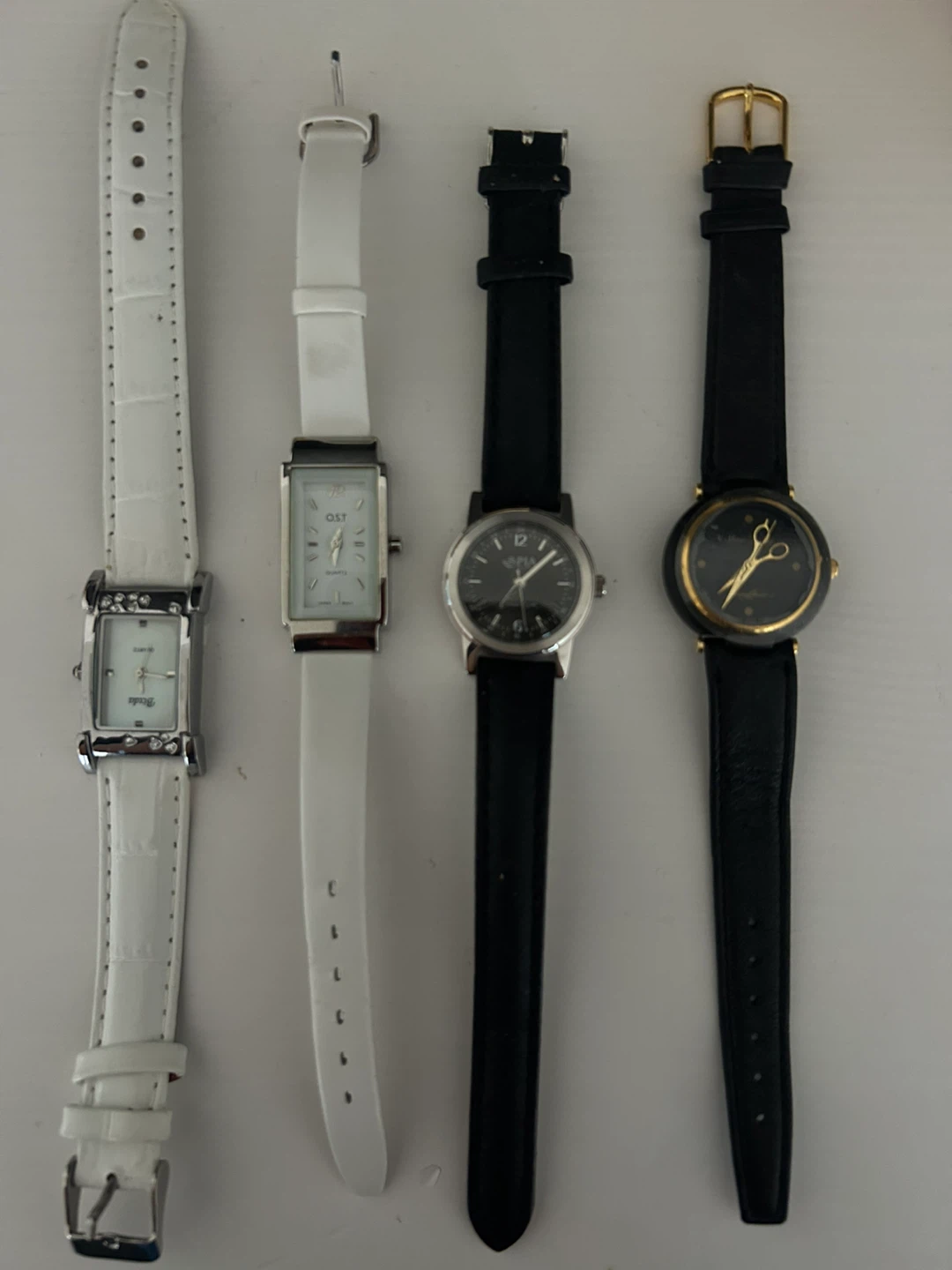 Bundle of 4 women's watches