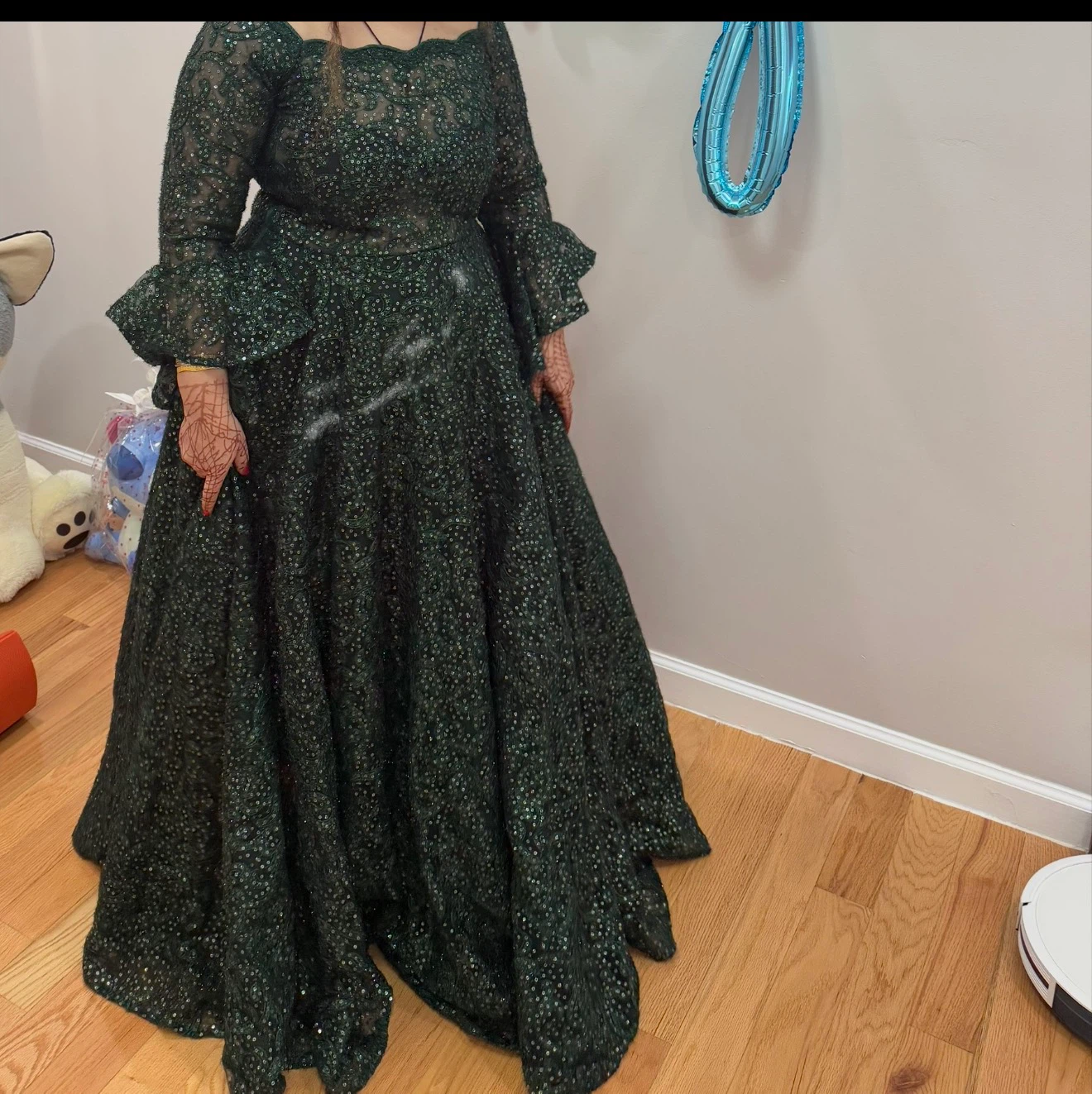 Women's Green Sequin Long Sleeve Gown - photo 2