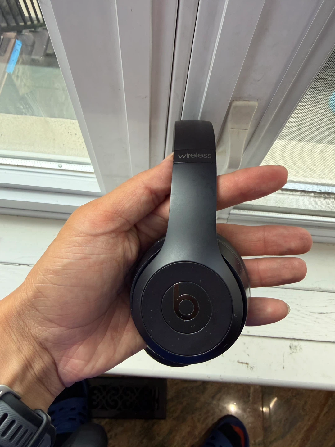 matte black Beats Solo3 Wireless headphones - photo 3