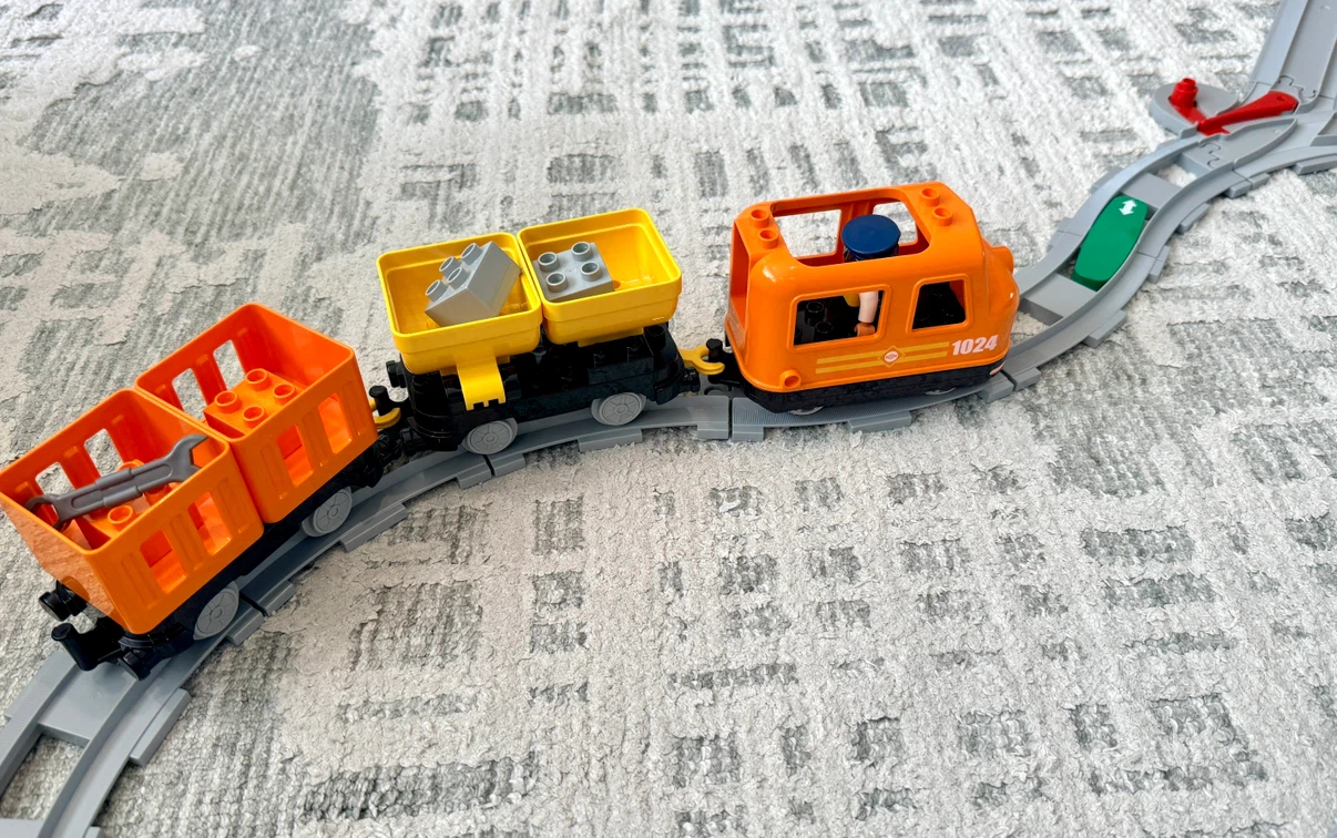 LEGO DUPLO Cargo Train Set 10875 - photo 3