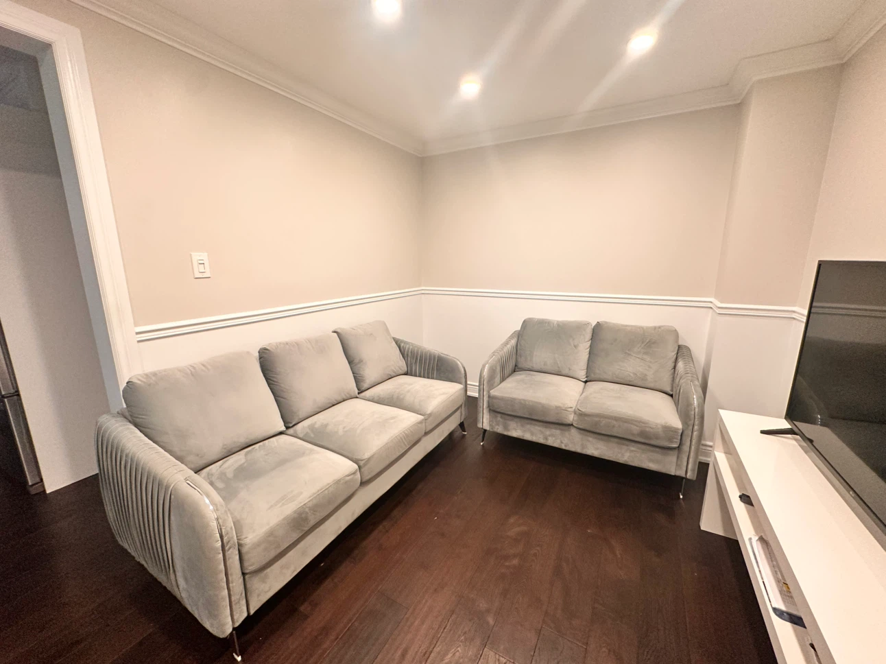 Like New! Modern Light Grey Velvet Sofa & Loveseat Set - photo 2