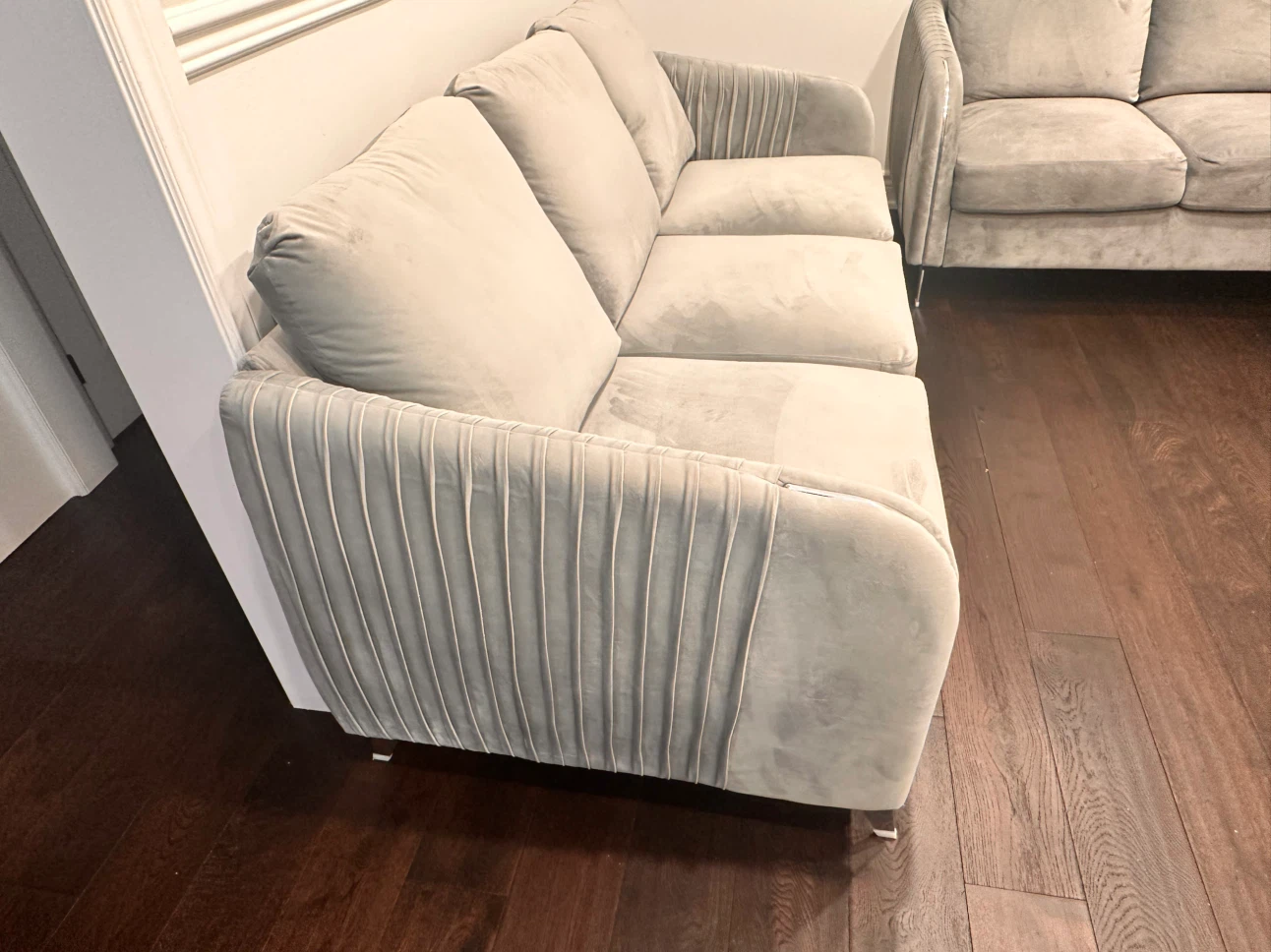Like New! Modern Light Grey Velvet Sofa & Loveseat Set - photo 4