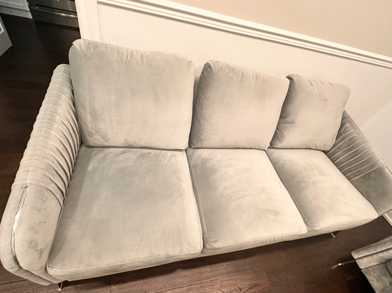 Like New! Modern Light Grey Velvet Sofa & Loveseat Set - photo 5