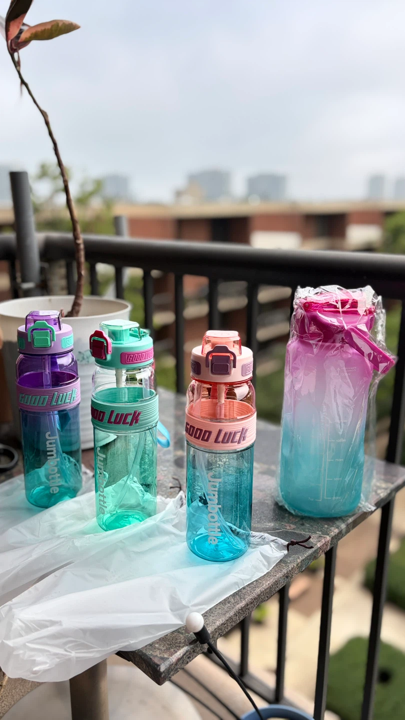 Jumtottle Water Bottle