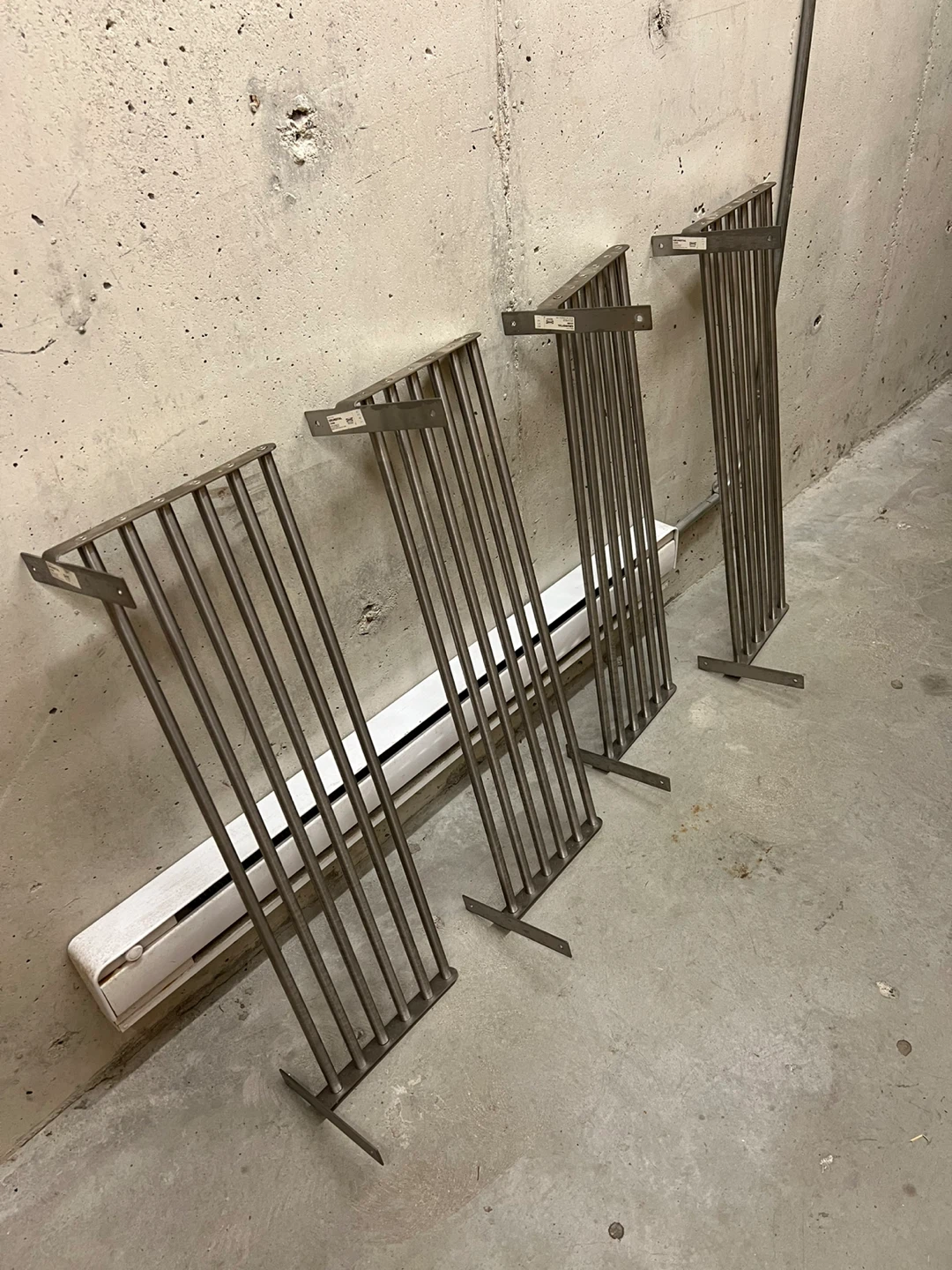 x4 IKEA GRUNDTAL Shelves