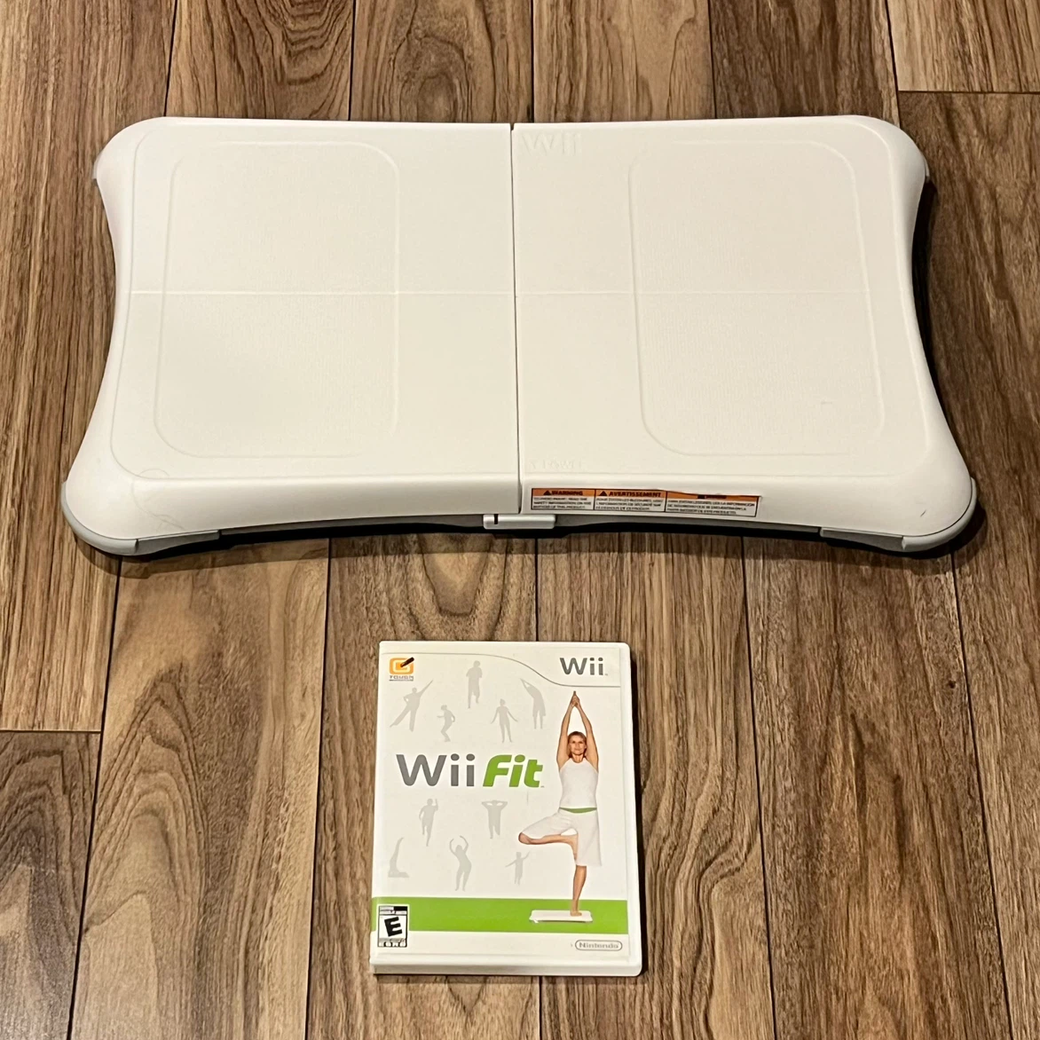 Wii Fit Balance Board Bundle (Nintendo Wii)