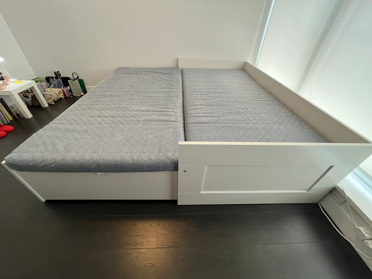 White Daybed with Storage Drawers